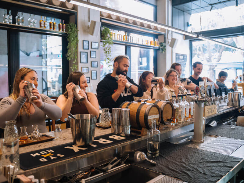 A group enjoy a fun cocktail making class.